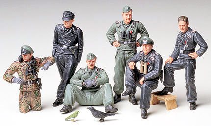 Tamiya 35201 German Tank Crew at Rest - 1:35